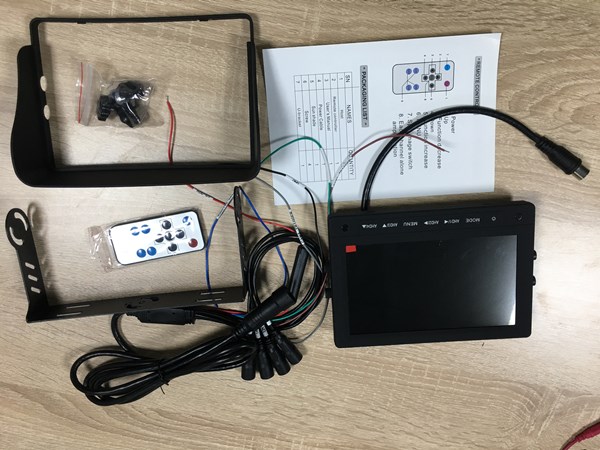 Monitor quad da 7 pollici con schema 141