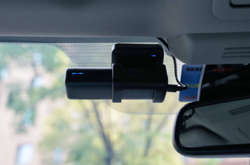 Il soffitto della dash cam è una telecamera per auto?